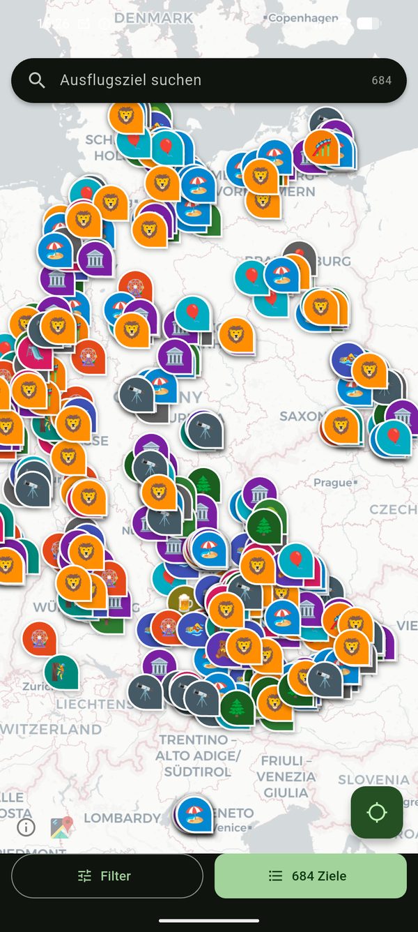 Die App zeigt Ausflugsziele als farbige Marker auf einer Karte von Deutschland. Unten die Knöpfe für Filter und Liste.